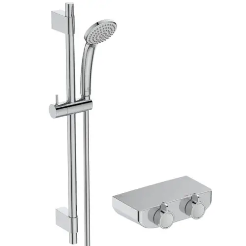 Brausekombination von Ideal Standard mit einem Thermostat und einer Handbrause, installiert an einer vertikalen Stange. Oberfläche in Chrom.
